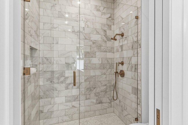 Building Photo - 735 NE 6th St