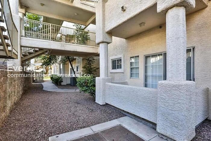 Primary Photo - 1917 Cutlass Dr