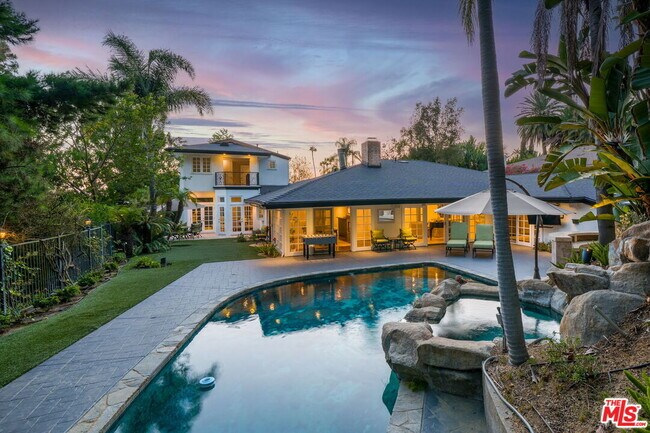 Building Photo - 9023 Alto Cedro Dr