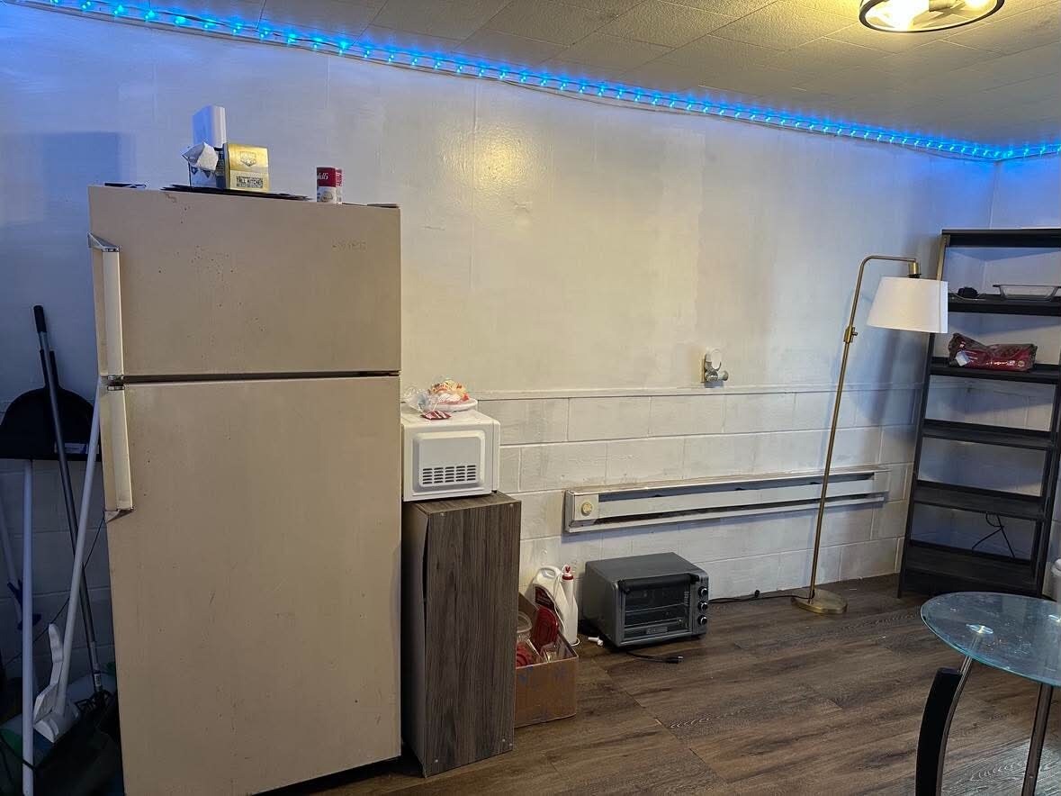 Refriderator - 103 Gause St