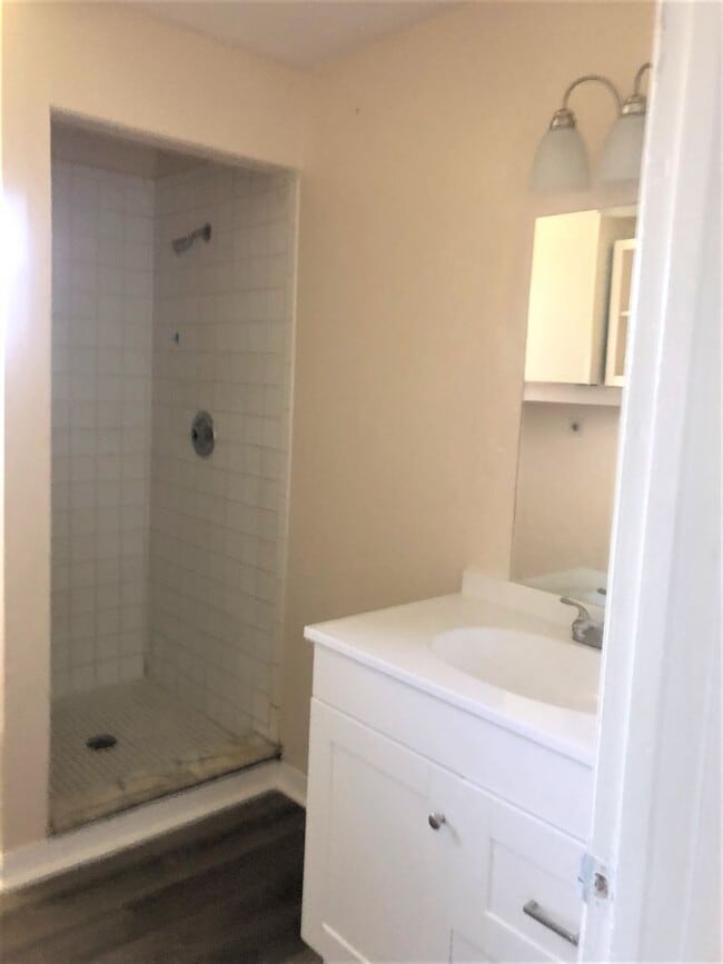 Building Photo - 3BR/2BA Home w/ a Deck!! NO APPLICATION FEE!