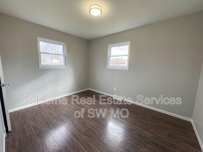 Building Photo - 1164 S Hillcrest Ave