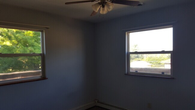 Building Photo - 1012-1014 S Washington