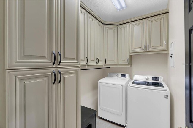 Building Photo - 8204 Villa Grande Ct