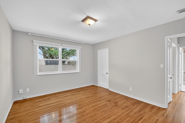 Building Photo - 2817 Poinsettia Ave
