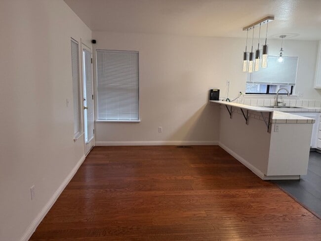 Building Photo - 2 Bedroom 2 Bath House in Cotati ~ Attached 2 Car Garage