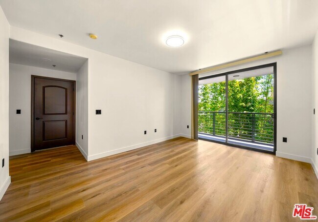 Building Photo - 520 S Kingsley Dr