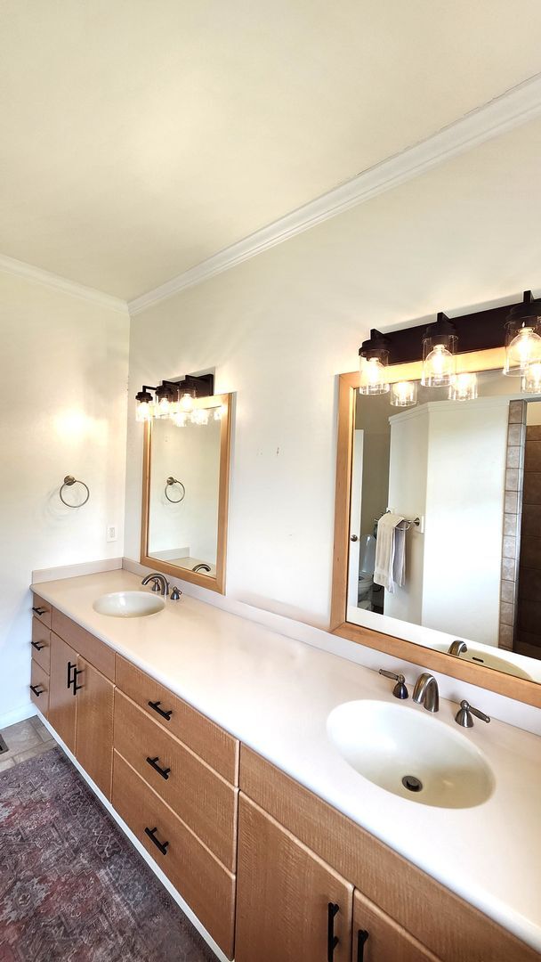 Building Photo - Romancini