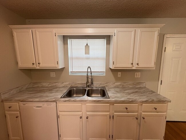 Building Photo - For Rent