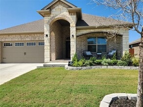 Building Photo - 303 Clayton St