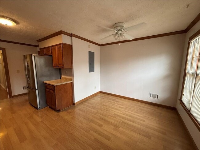 Building Photo - 3209 Henderson Walk