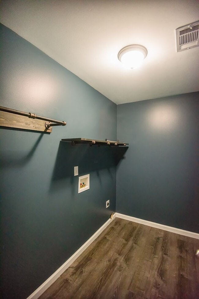 Building Photo - 2606 5 St