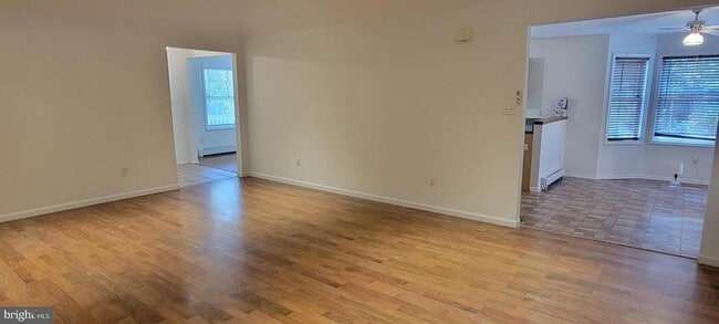 Building Photo - 2401 N Lakeshore Dr