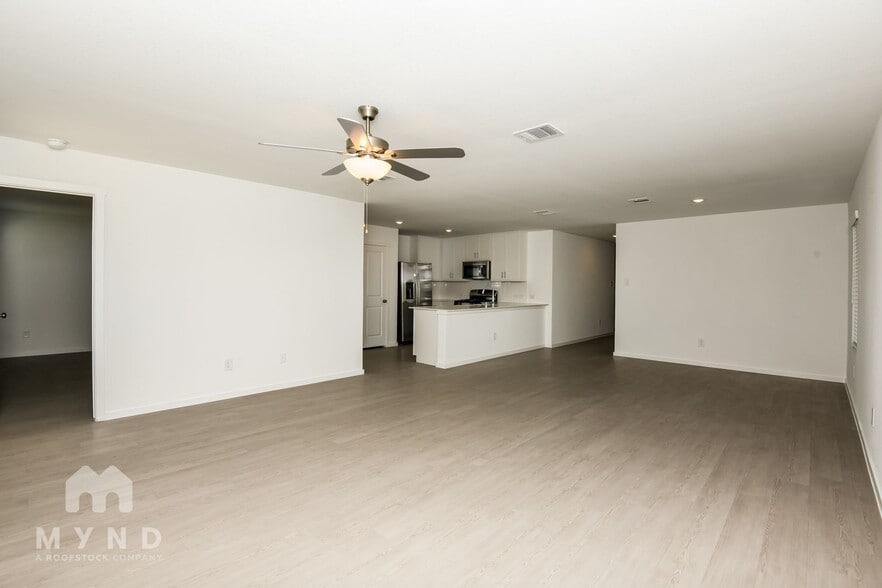 Building Photo - 2709 Ctr Crk Ln