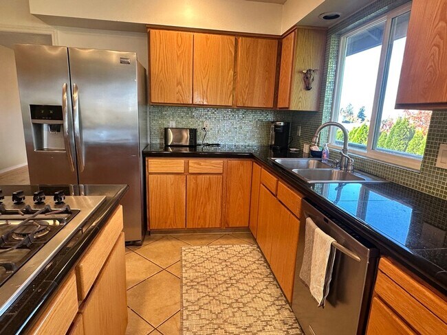 Building Photo - 14441 NE Morris Ct