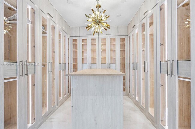 Building Photo - 300 Biscayne Blvd Way