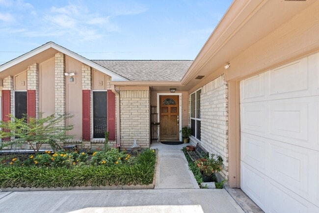 Building Photo - 4914 Tain Dr