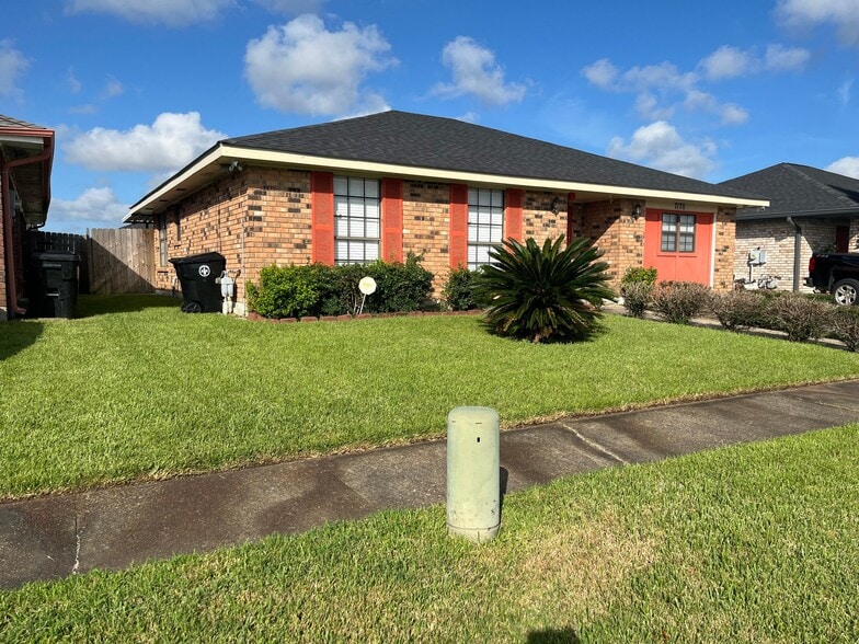 Building Photo - 7170 Wayside Dr