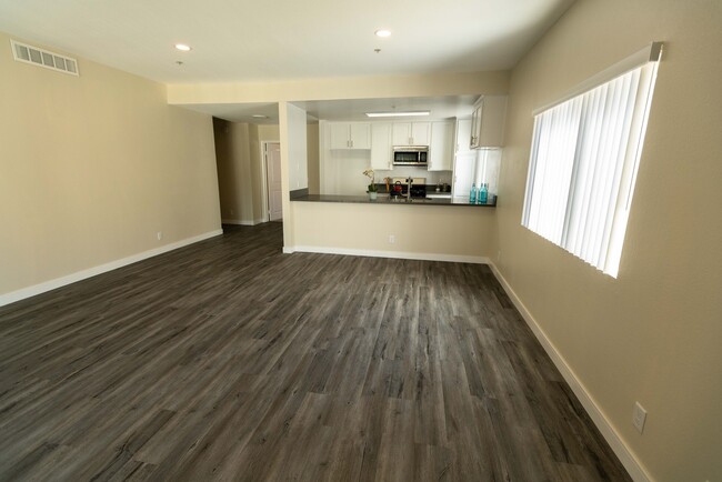 Interior Photo - 7057 Lanewood Ave