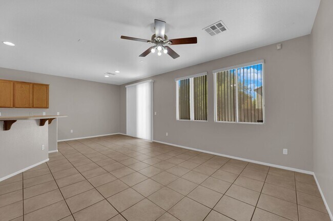 Building Photo - 9432 Santana Siesta Ave