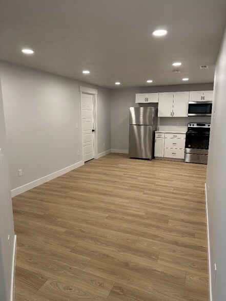 Building Photo - 1059 N 3930 W