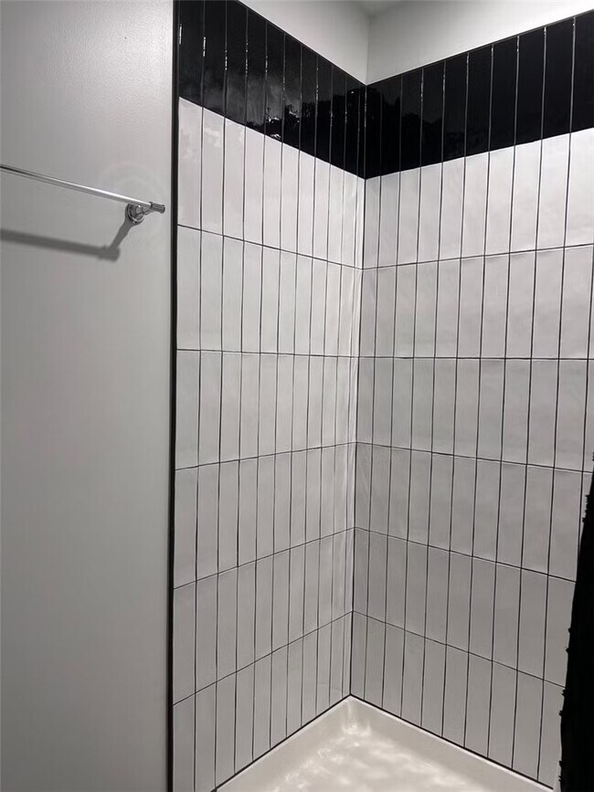 Building Photo - 30 W Broad St