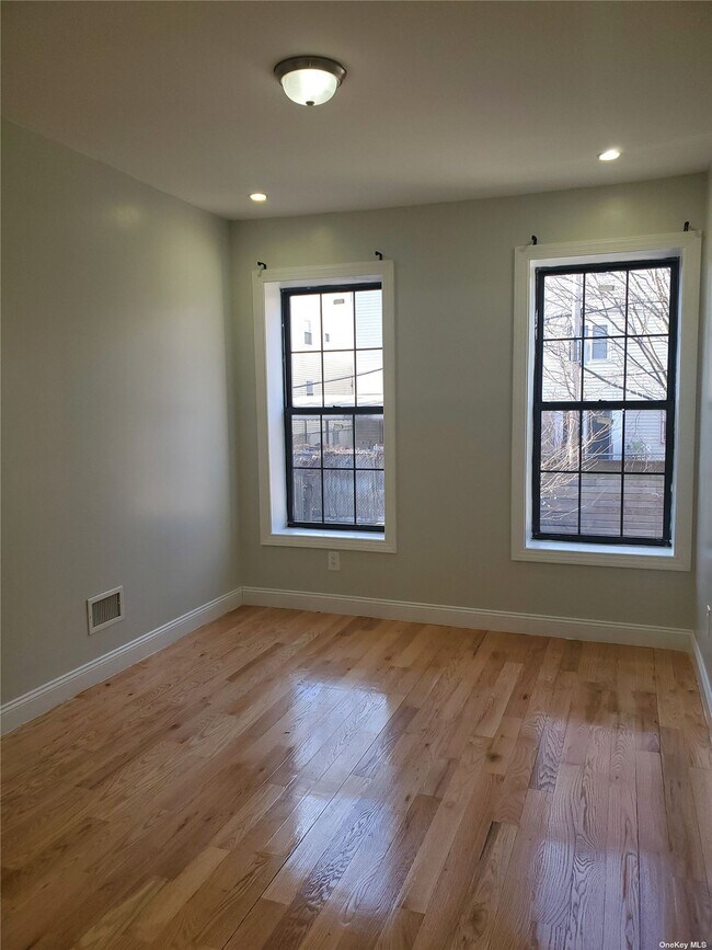 Building Photo - 366 Montauk Ave.