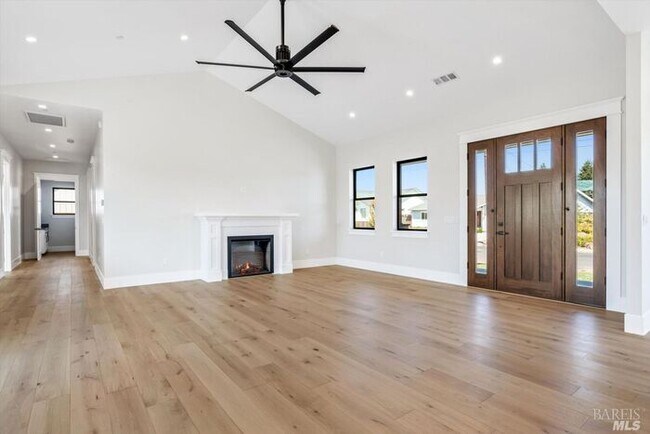 Building Photo - Beautiful 3 Bed 2.5 Bath Home in Larkfield Wikiup Neighborhood $5,000 per month!