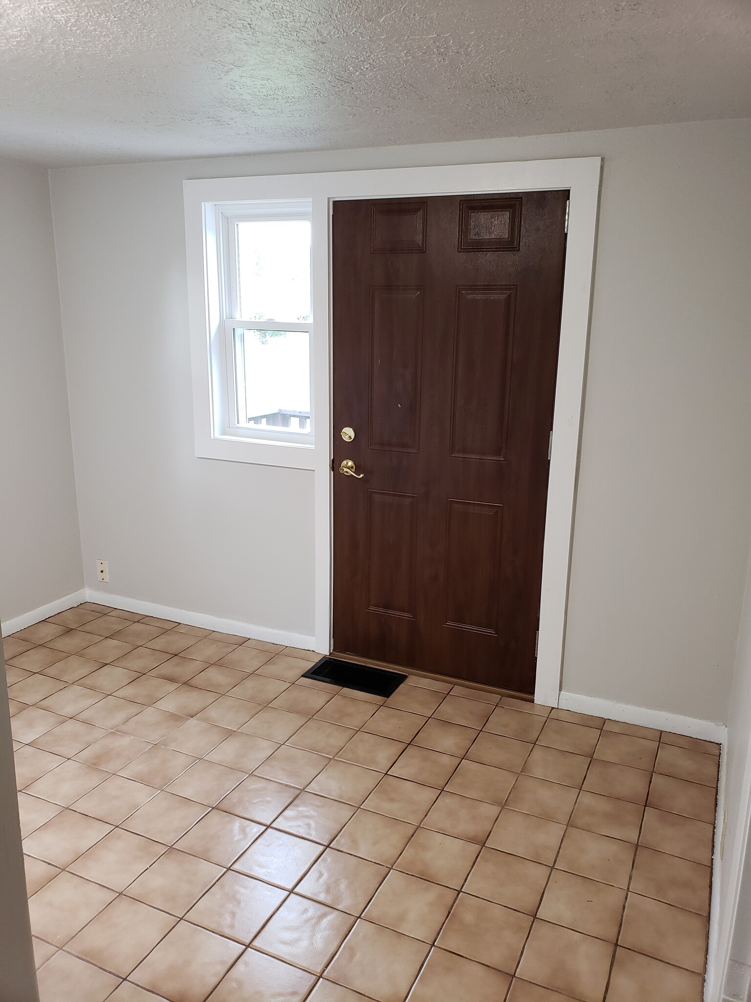 Back entry mudroom or could be space for computer desk, storage, or bench - 12536 Wicker Ave