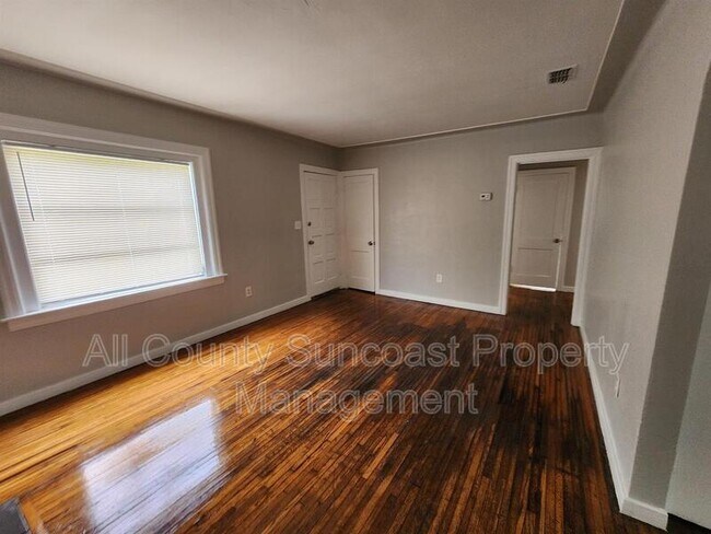 Building Photo - 2105 28th St S