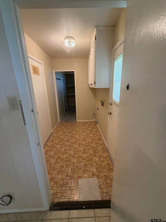 Building Photo - 1311 Larkspur Ln