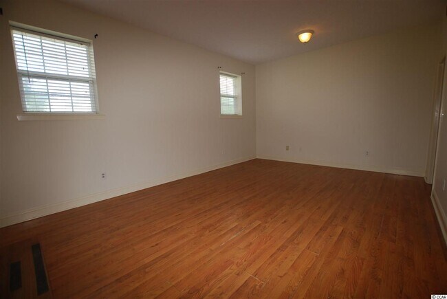 Building Photo - 402 50th Ave N