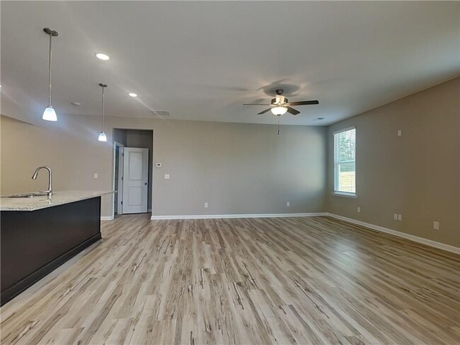 Building Photo - 153 Everett Sq