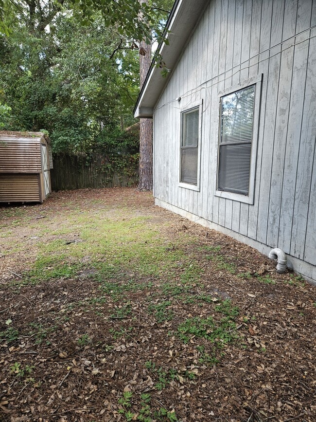 Building Photo - 3939 Hunters Lake Cir W