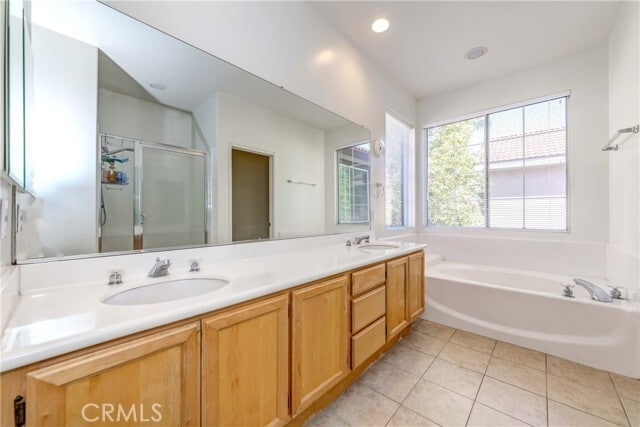 Building Photo - 5 Pelicano