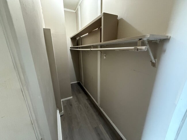 Building Photo - Cozy Studio with Walk-In Closet in the Hea...
