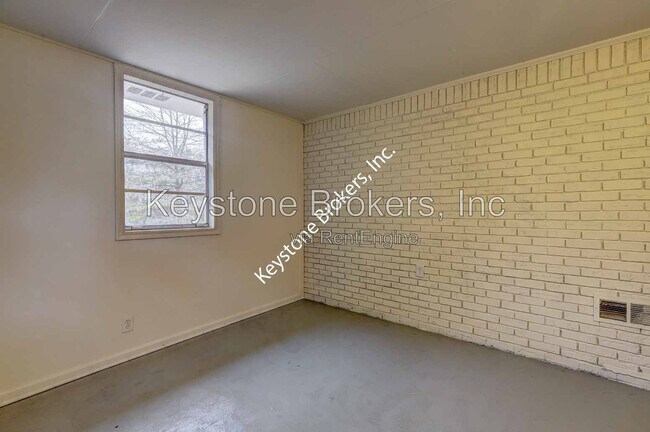 Building Photo - 4624 Wesley Dr
