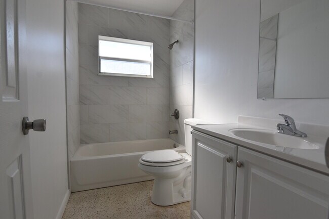 Building Photo - 2472 NE 5th Ave