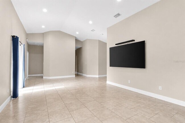Building Photo - 6804 N Himes Ave