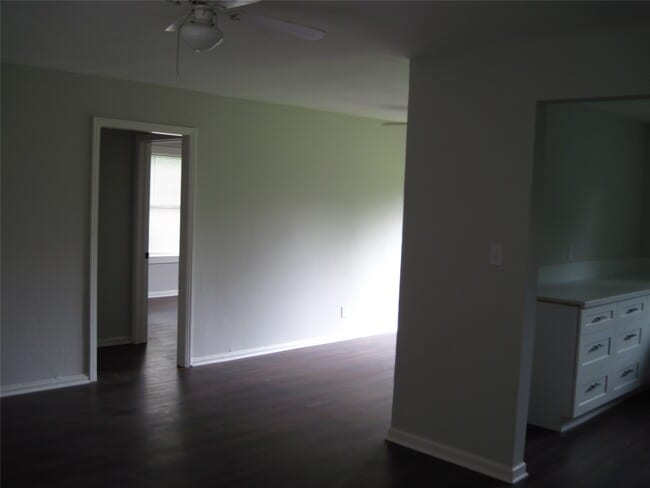 Building Photo - 7522 S Hall St