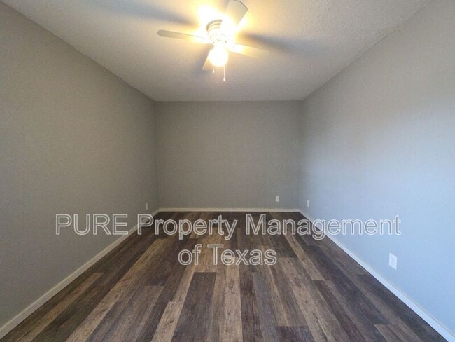 Building Photo - 5808 Wellington Dr