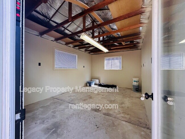 Building Photo - 803 Blue Bill Way