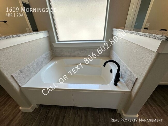 Building Photo - 1609 Morningside-