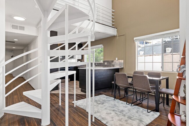 Building Photo - 10777 Ashton Ave