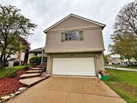 Building Photo - 800 W Beechtree Ln