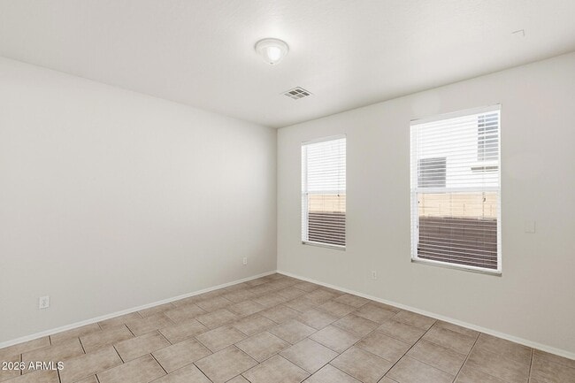 Building Photo - 14779 W Bloomfield Rd