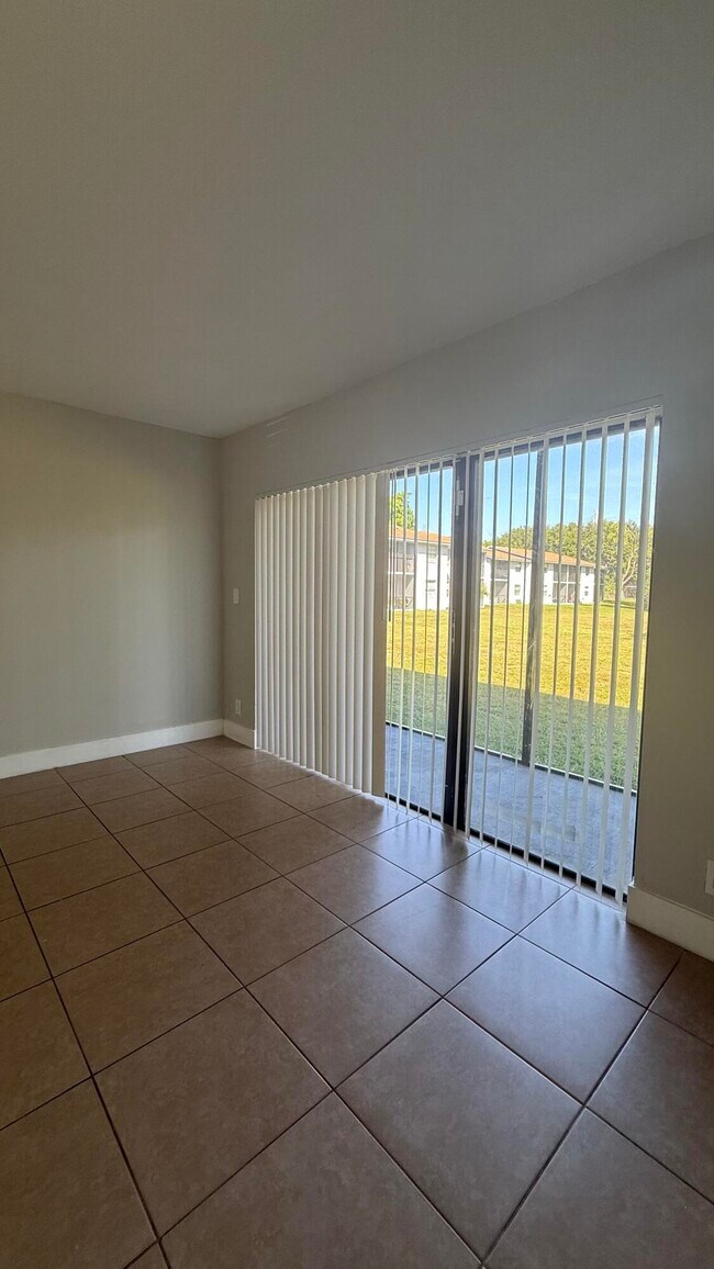 Building Photo - 4837 Arjaro Dr