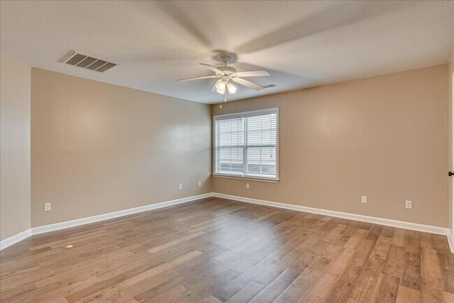 Building Photo - 140 Grove Landing Ct