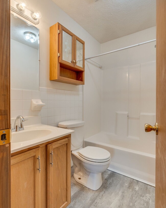 Bathroom - 118 Lori Ann Dr