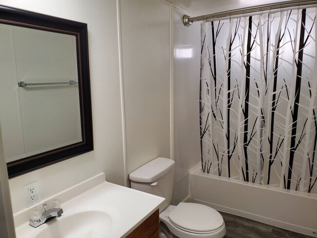 Building Photo - 3 Bedroom Manufactured Home in Bullhead City.